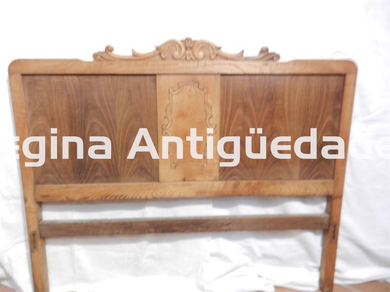 Antiguo cabecero de cama madera de castaño - Imagen 1